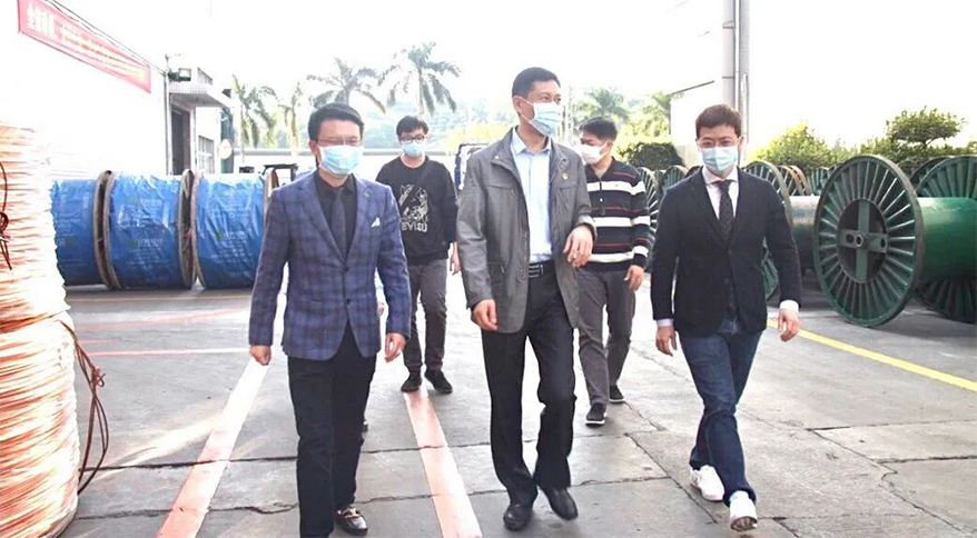  东莞市凤岗镇镇长宁康一行到必一运动
视察指导复工复产工作