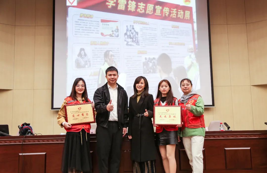 必一运动
荣获2021年度凤岗镇志愿服务“先进集体”与“爱心商家”荣誉称号