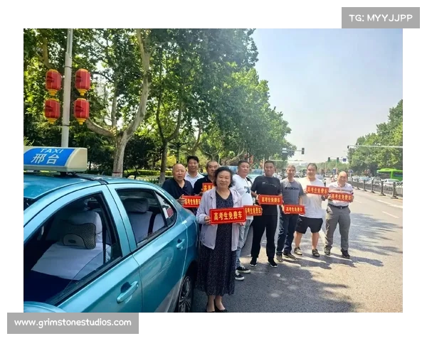 爱心送考温暖学子赴考路让每一位考生感受社会关爱与祝福 爱心送考温暖学子赴考路让每一位考生感受社会关爱与祝福